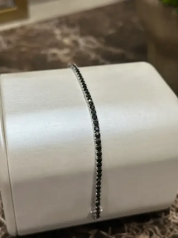 أساوره تنس حجر اسود