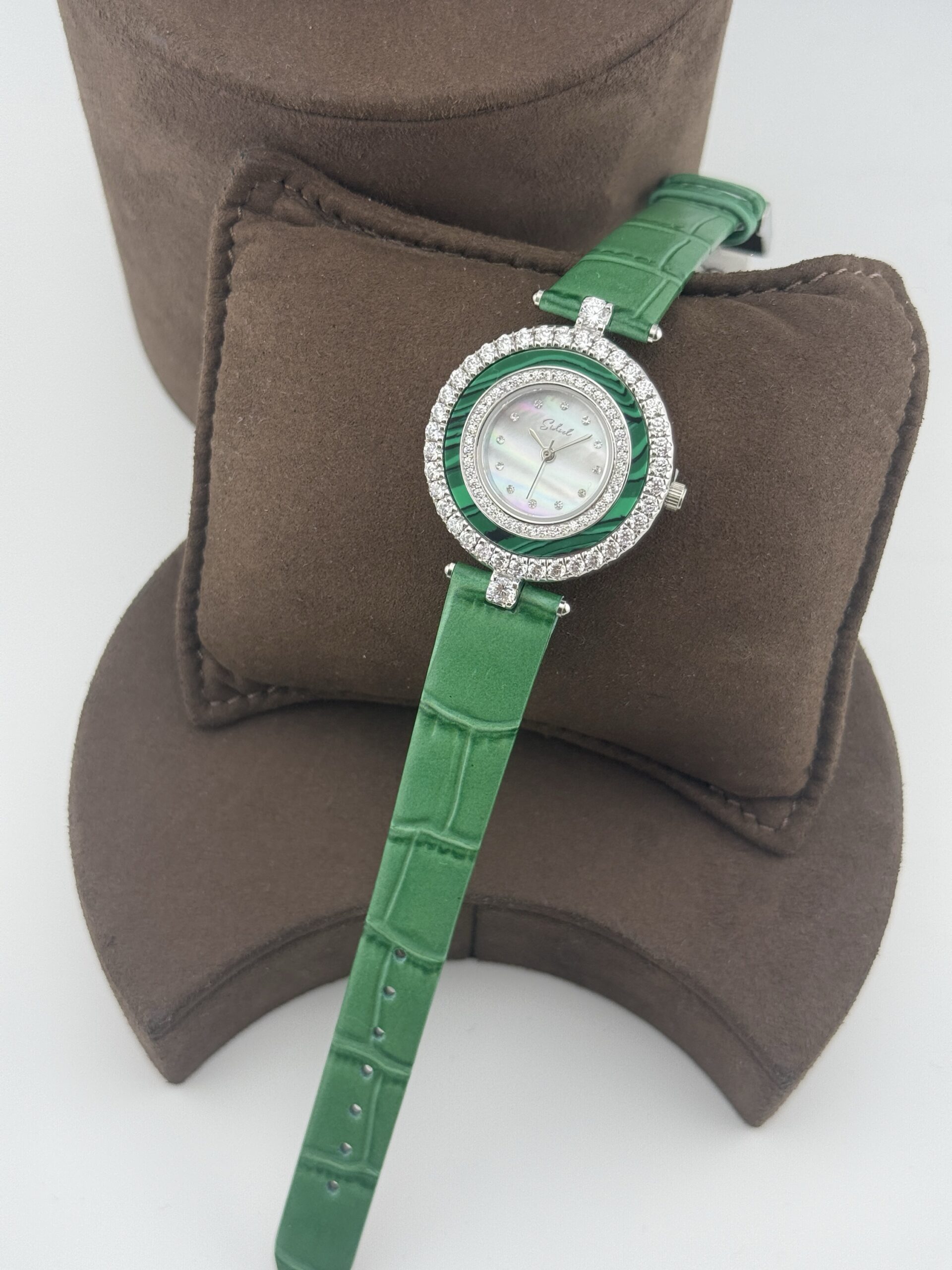 ساعه جلد طبيعي